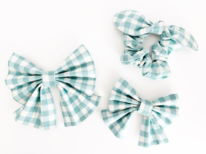 Robin Scrunchie